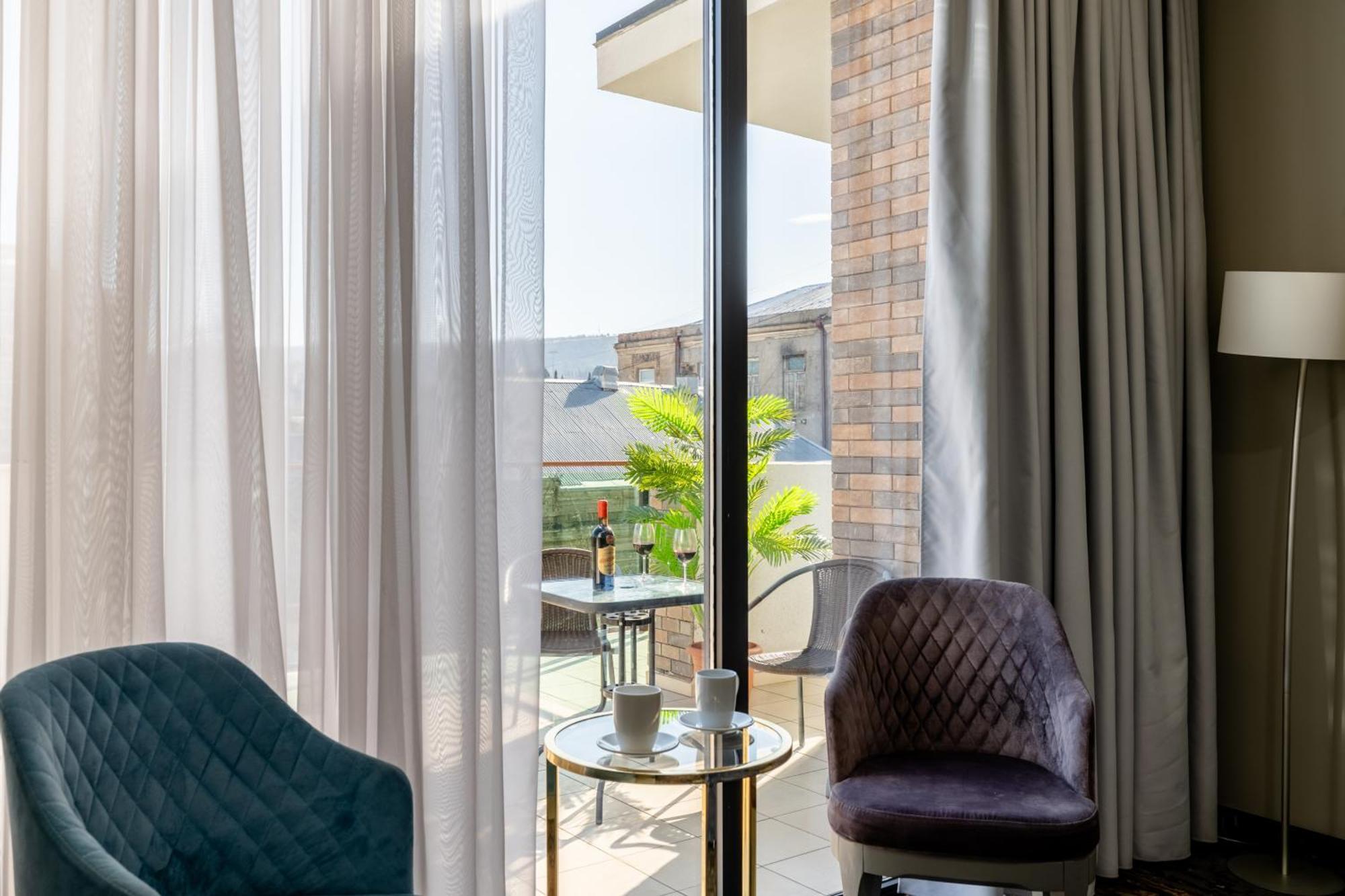 Brosse Garden Hotell Tbilisi Eksteriør bilde