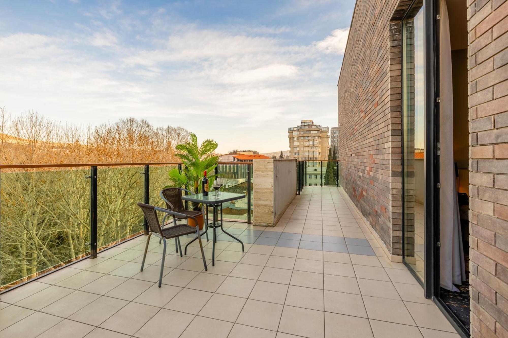 Brosse Garden Hotell Tbilisi Eksteriør bilde