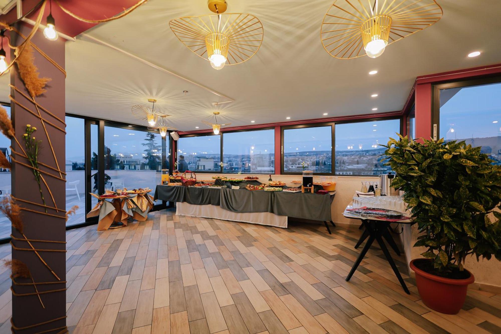 Brosse Garden Hotell Tbilisi Eksteriør bilde
