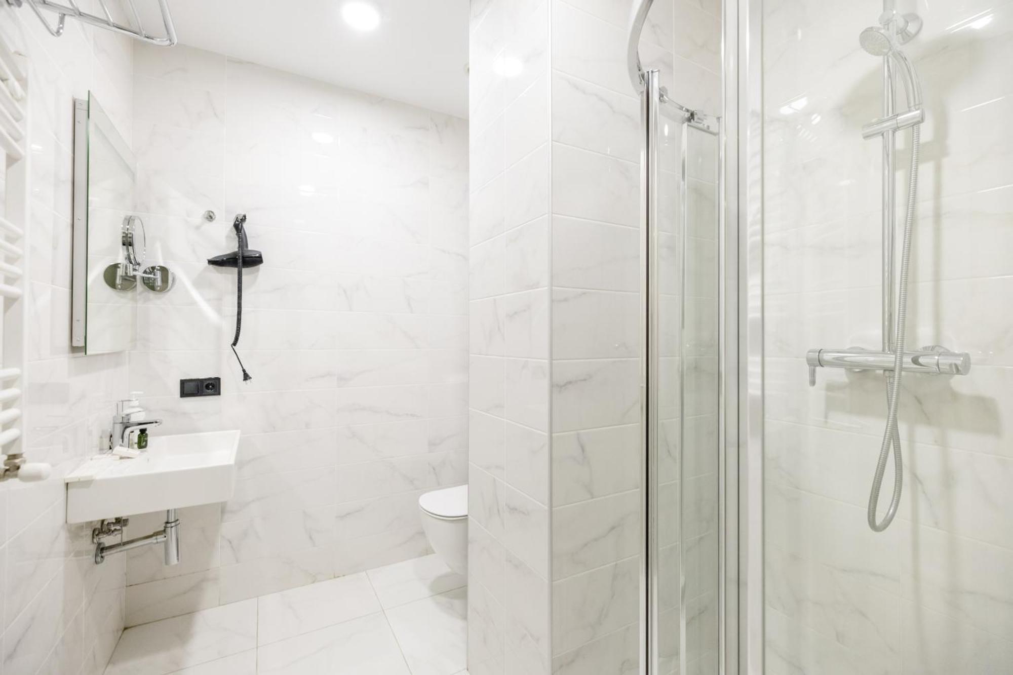Brosse Garden Hotell Tbilisi Rom bilde